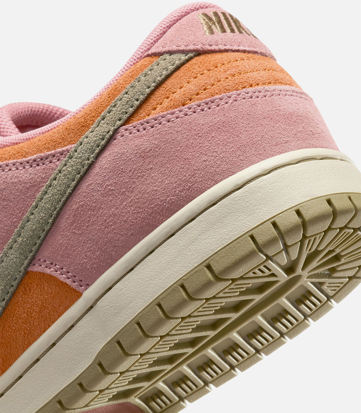 Nike SB Dunk Low Pro