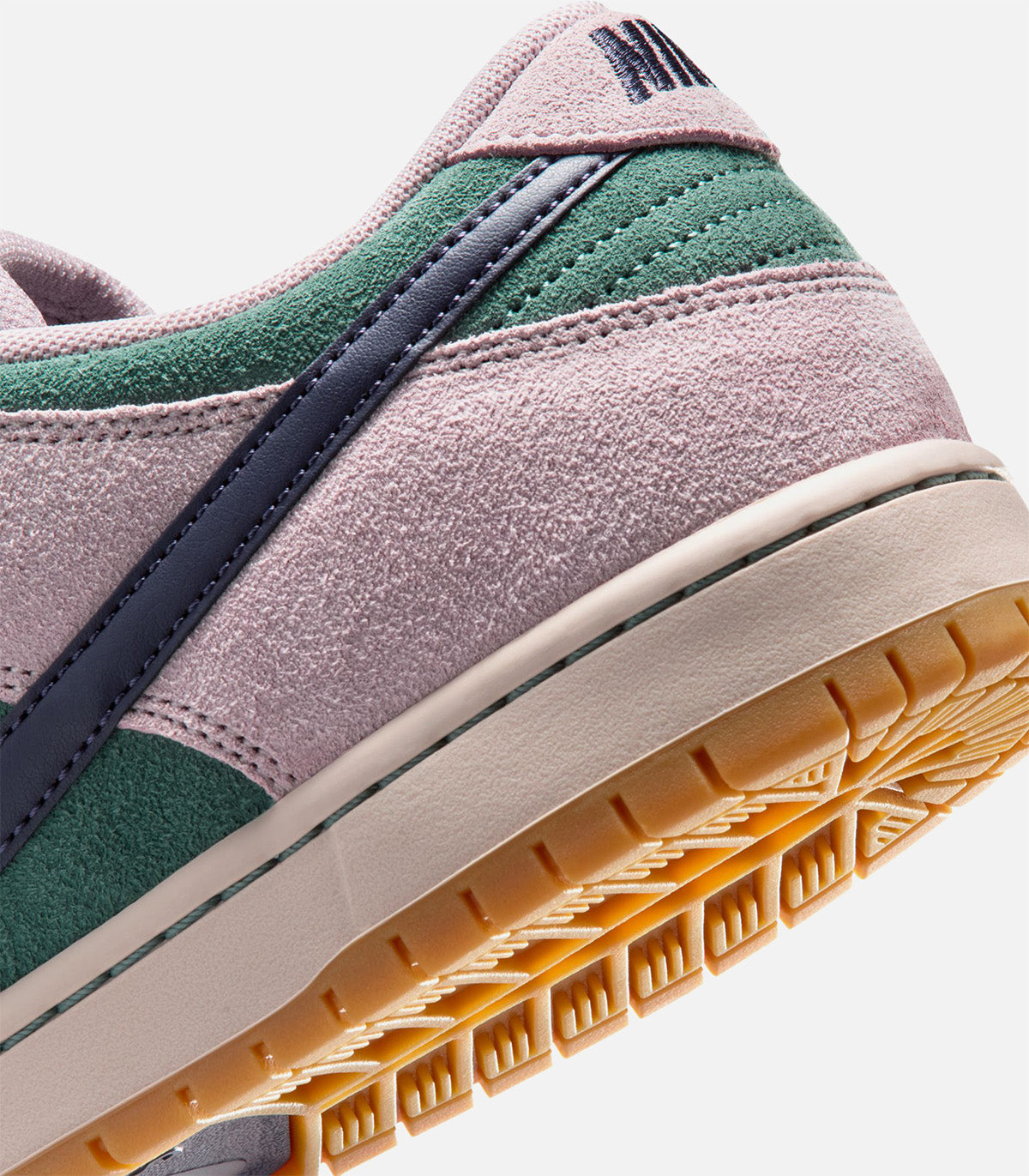 Nike SB Dunk Low Pro