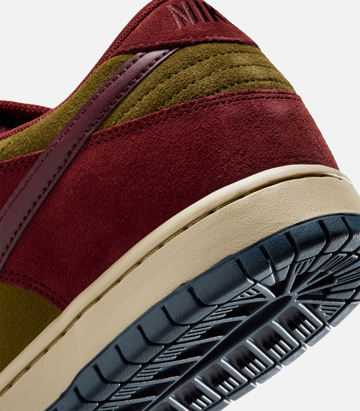 Nike SB Dunk Low Pro